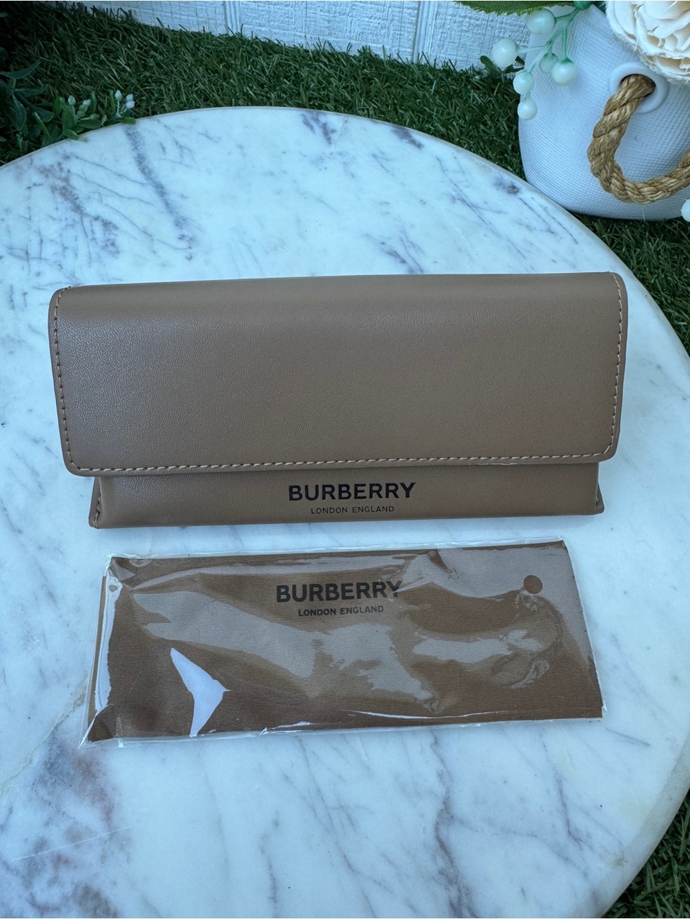 BURBERRY Sunglasses Case with Cleaning cloth new and Authentic